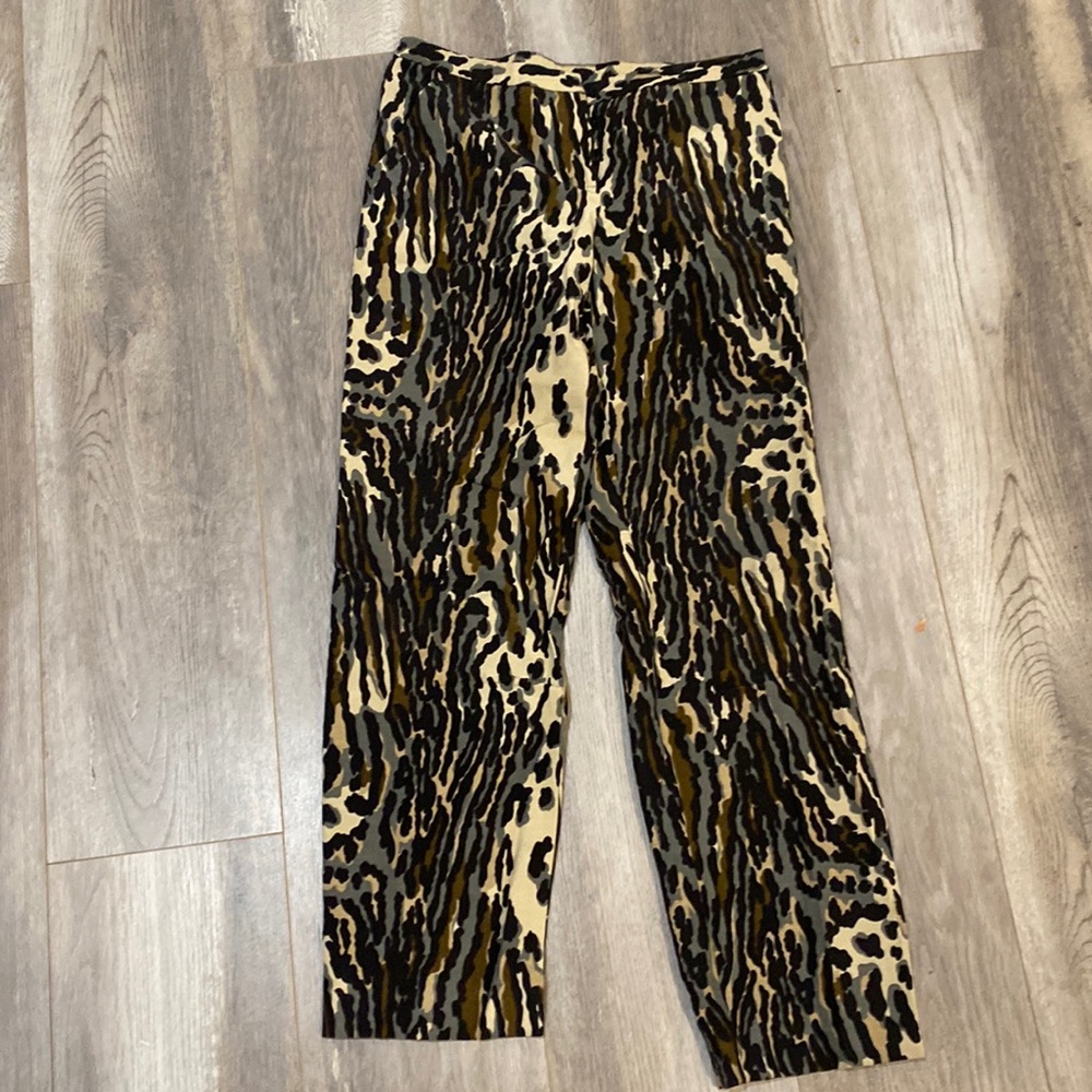 Stunning Trina Capris - Animal Print - Size 4